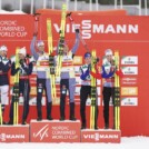 Das Podium des Team Sprints: Jarl Magnus Riiber (NOR), Joergen Graabak (NOR), Julian Schmid (GER), Vinzenz Geiger (GER), Laurent Muhlethaler (FRA), Matteo Baud (FRA), (l-r)