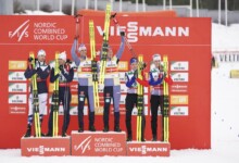 Das Podium des Team Sprints: Jarl Magnus Riiber (NOR), Joergen Graabak (NOR), Julian Schmid (GER), Vinzenz Geiger (GER), Laurent Muhlethaler (FRA), Matteo Baud (FRA), (l-r)