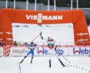 Jarl Magnus Riiber (NOR) gewinnt vor Kristjan Ilves (EST).