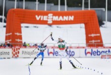 Jarl Magnus Riiber (NOR) gewinnt vor Kristjan Ilves (EST).