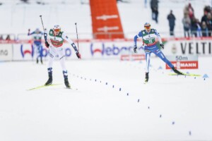 Jens Luraas Oftebro (NOR) im Zielsprint mit Ilkka Herola (FIN), (l-r)