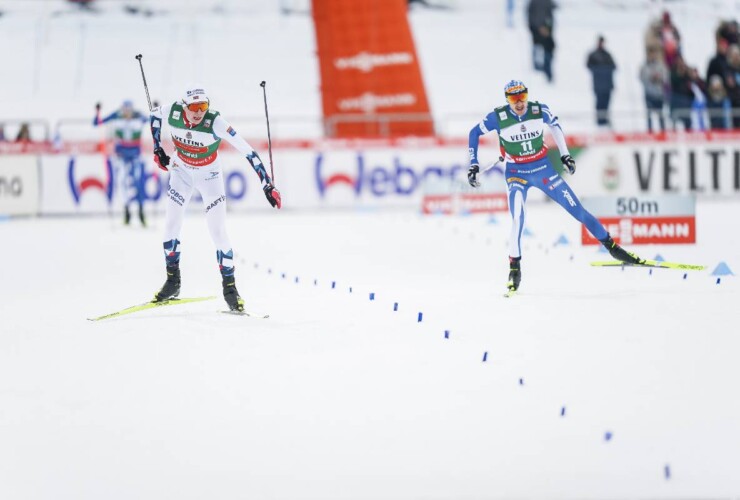 Jens Luraas Oftebro (NOR) im Zielsprint mit Ilkka Herola (FIN), (l-r)