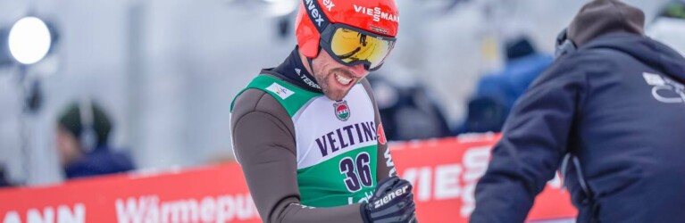 Johannes Rydzek (GER) freut sich über seinen Sprung.