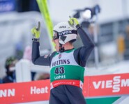 Laurent Muhlethaler (FRA) feiert seinen Sprung.