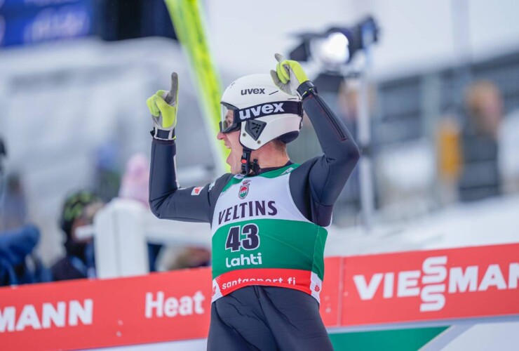 Laurent Muhlethaler (FRA) feiert seinen Sprung.