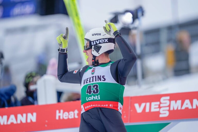Laurent Muhlethaler (FRA) feiert seinen Sprung.