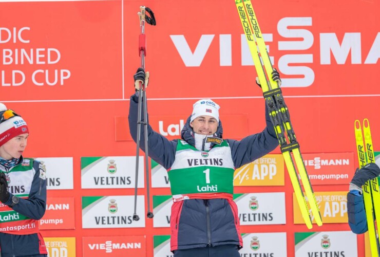Jarl Magnus Riiber (NOR) gewinnt das Finale in Lahti.