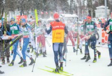 Eric Frenzel (GER) wird von den Kollegen verabschiedet.