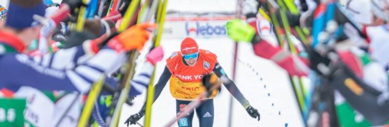 Eric Frenzel (GER) wird von den Kollegen verabschiedet.