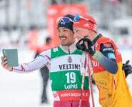 Yoshito Watabe (JPN) mit Abschiedsselfie mit Eric Frenzel (GER).