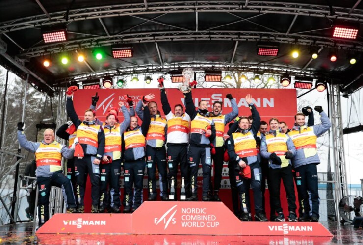 Das deutsche Team gewinnt den Nationencup und verabschiedet Hermann Weinbuch und Eric Frenzel. Johannes Rydzek (GER), Jakob Lange (GER), Julian Schmid (GER), Manuel Faisst (GER), Vinzenz Geiger (GER), Terence Weber (GER), Eric Frenzel (GER), (l-r)