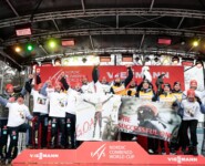 Das deutsche Team gewinnt den Nationencup und verabschiedet Hermann Weinbuch und Eric Frenzel. Johannes Rydzek (GER), Jakob Lange (GER), Julian Schmid (GER), Manuel Faisst (GER), Vinzenz Geiger (GER), Terence Weber (GER), Eric Frenzel (GER), (l-r)