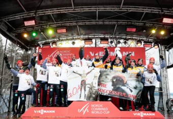 Das deutsche Team gewinnt den Nationencup und verabschiedet Hermann Weinbuch und Eric Frenzel. Johannes Rydzek (GER), Jakob Lange (GER), Julian Schmid (GER), Manuel Faisst (GER), Vinzenz Geiger (GER), Terence Weber (GER), Eric Frenzel (GER), (l-r)