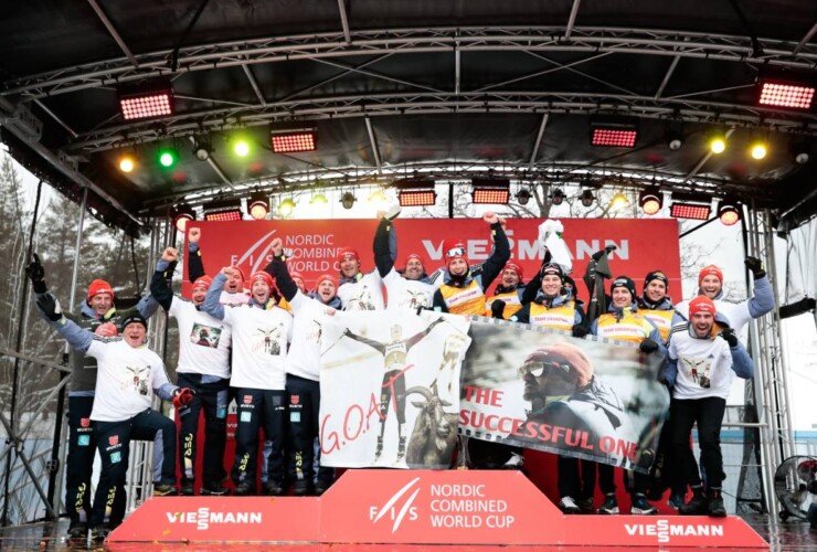 Das deutsche Team gewinnt den Nationencup und verabschiedet Hermann Weinbuch und Eric Frenzel. Johannes Rydzek (GER), Jakob Lange (GER), Julian Schmid (GER), Manuel Faisst (GER), Vinzenz Geiger (GER), Terence Weber (GER), Eric Frenzel (GER), (l-r)