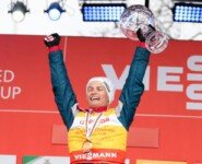 Johannes Lamparter (AUT) feiert den größten Erfolg seiner Karriere.