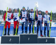 Das Podium des Teamsprints: Fabio Obermeyr (AUT), Christian Deuschl (AUT), Wendelin Thannheimer (GER), David Mach (GER), Simon Mach (GER), Richard Stenzel (GER)