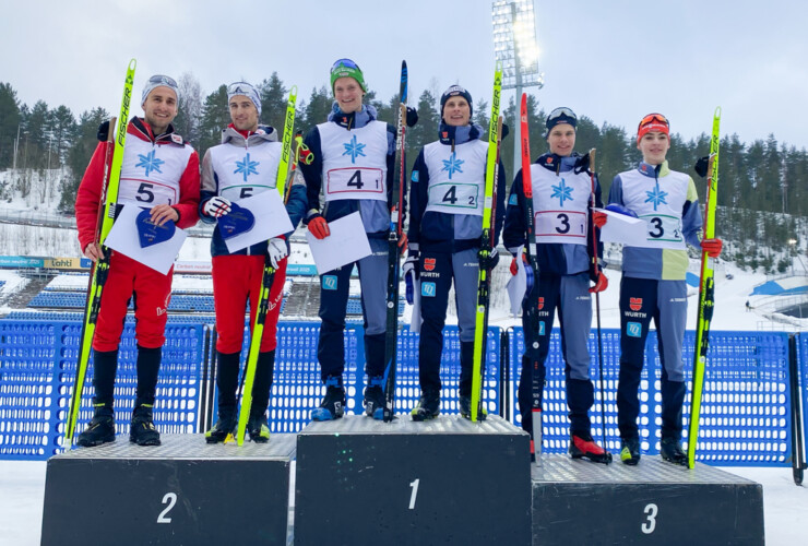 Das Podium des Teamsprints: Fabio Obermeyr (AUT), Christian Deuschl (AUT), Wendelin Thannheimer (GER), David Mach (GER), Simon Mach (GER), Richard Stenzel (GER)