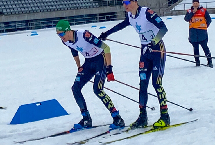 David Mach (GER, r) schickt Wendelin Thannheimer (GER, l) auf sein Leg.