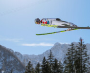 Joergen Graabak (NOR) bei seinem Sprung auf der Großschanze in Planica.