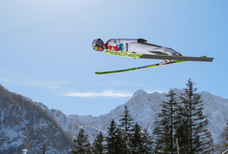 Joergen Graabak (NOR) bei seinem Sprung auf der Großschanze in Planica.