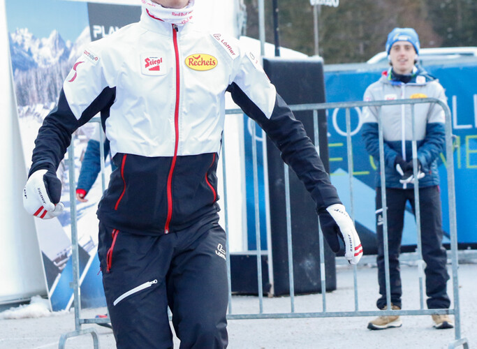 Titelverteidiger Johannes Lamparter (AUT) beim Aufwärmen vor dem Sprung