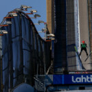 Terence Weber (GER) beim Sprung auf der Großschanze von Lahti (FIN).