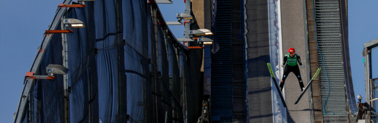 Terence Weber (GER) beim Sprung auf der Großschanze von Lahti (FIN).
