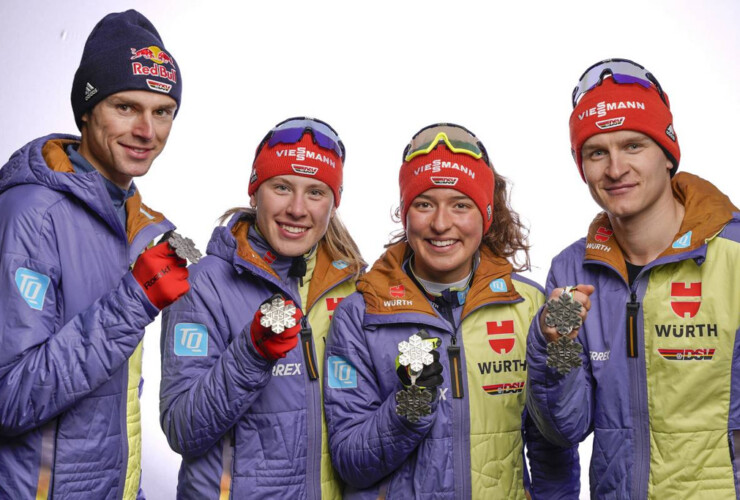 Die Silbermedaillengewinner von Planica: Vinzenz Geiger (GER), Julian Schmid (GER), Jenny Nowak (GER), Nathalie Armbruster (GER), (l-r)