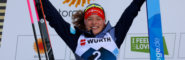 So sah man sie in dieser Saison häufig: Nathalie Armbruster (GER) jubelt auf dem Podium.