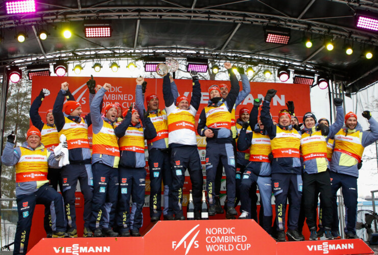 Team Deutschland gewinnt die Nationenwertung bei den Herren. Im Bild: Julian Schmid (GER), Eric Frenzel (GER), Johannes Rydzek (GER), Terence Weber (GER), Vinzenz Geiger (GER), Manuel Faisst (GER), Jakob Lange (GER), (l-r)