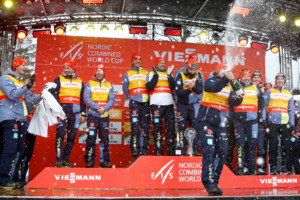 Team Deutschland gewinnt die Nationenwertung bei den Herren. Im Bild: Julian Schmid (GER), Eric Frenzel (GER), Johannes Rydzek (GER), Terence Weber (GER), Vinzenz Geiger (GER), Manuel Faisst (GER), Jakob Lange (GER), (l-r)