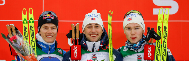 Kristjan Ilves (EST), hier mit Jarl Magnus Riiber (NOR) und Jens Luraas Oftebro (NOR) (l-r) in Lahti (FIN), stand in dieser Saison mehrfach auf dem Podest.