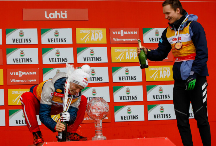 Johannes Lamparter (AUT) und Julian Schmid (GER) (l-r) bei der finalen Siegerehrung in Lahti (FIN)