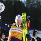 Gyda Westvold Hansen (NOR) gewinnt zum zweiten Mal in Folge den Gesamtweltcup. Der Bart ist ein Zeichen des Protests gegen den Olympia-Ausschluss der Kombiniererinnen.