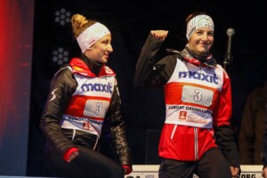 Annalena Slamik (AUT) und Lisa Hirner (AUT) (l-r), hier beim Sommer GP in Oberwiesenthal 2022, bilden im kommenden Winter das Nationalteam der Damen.