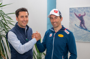 ÖSV-Sportdirektor Mario Stecher (AUT) mit dem neuen Nationaltrainer der Kombiniererinnen, Willi Denifl (AUT)