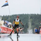 Julian Schmid (GER) kommt als Erster auf dem Fichtelberg an.