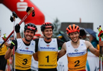 Die Gewinner bei den Herren: Johannes Rydzek (GER), Julian Schmid (GER), Franz-Josef Rehrl (AUT), (l-r).