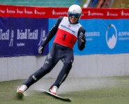 Aaron Kostner (ITA) freut sich über seinen Sprung.