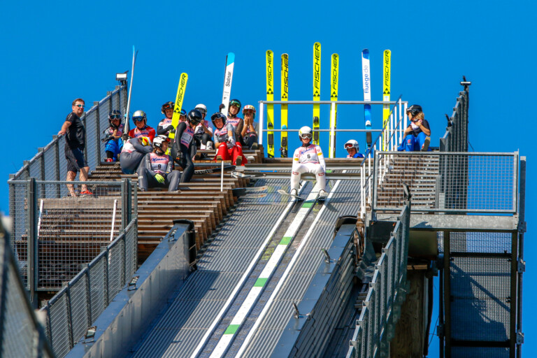 Leonie Bergner (AUT) im Anlauf beim Alpencup in Bischofsgrün (GER).