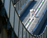 Leonie Bergner (AUT) im Anlauf beim Alpencup in Bischofsgrün (GER).