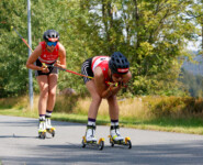 Sofia Eggensberger (GER) und Thea Haeckel (GER) (l-r) kämpfen beim Alpencup in Bischofsgrün (GER) um die Plätze.