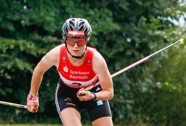 Ronja Loh (GER) auf dem Weg zum Tagessieg beim Alpencup in Bischofsgrün (GER).