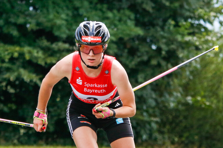 Ronja Loh (GER) auf dem Weg zum Tagessieg beim Alpencup in Bischofsgrün (GER).