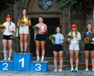 Die Siegerinnen am Samstag in Bischofsgrün: Ronja Loh (GER), Greta Pinzani (ITA), Katharina Gruber (AUT), Teja Pavec (SLO), Fabienne Klumpp (GER), Laura Pletz (AUT), (l-r)
