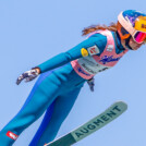 Julia Schmidt (AUT) springt beim Alpencup in Bischofsgrün (GER).