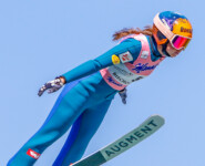 Julia Schmidt (AUT) springt beim Alpencup in Bischofsgrün (GER).