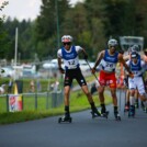 Der Jüngste führt die Gruppe an: Richard Stenzel (GER) vor Lukas Greiderer (AUT), (l-r).