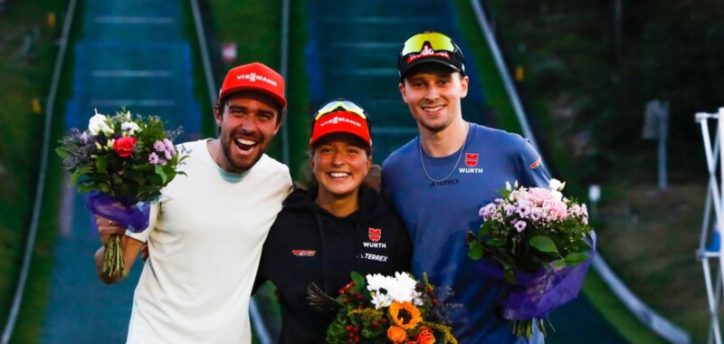 Strahlende Gesichter: Johannes Rydzek (GER), Nathalie Armbruster (GER), Terence Weber (GER)