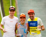 Die Plätze drei, zwei und eins der Gesamtwertungen: Terence Weber (GER), Nathalie Armbruster (GER), Johannes Rydzek (GER)